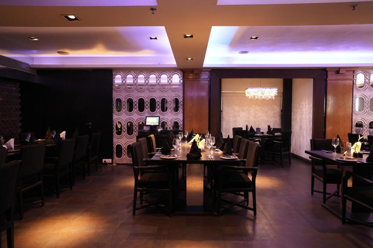 Hotel Hardeo Nagpur Exteriör bild
