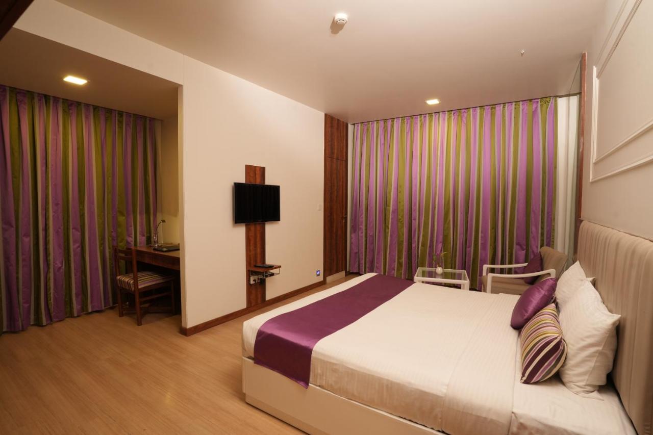 Hotel Hardeo Nagpur Exteriör bild