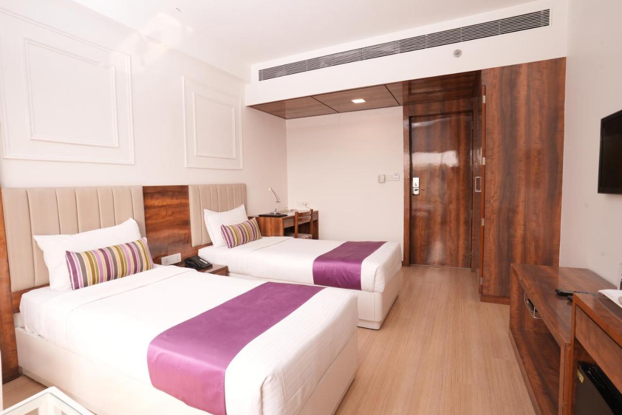 Hotel Hardeo Nagpur Exteriör bild