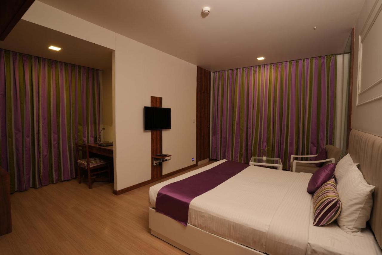 Hotel Hardeo Nagpur Exteriör bild