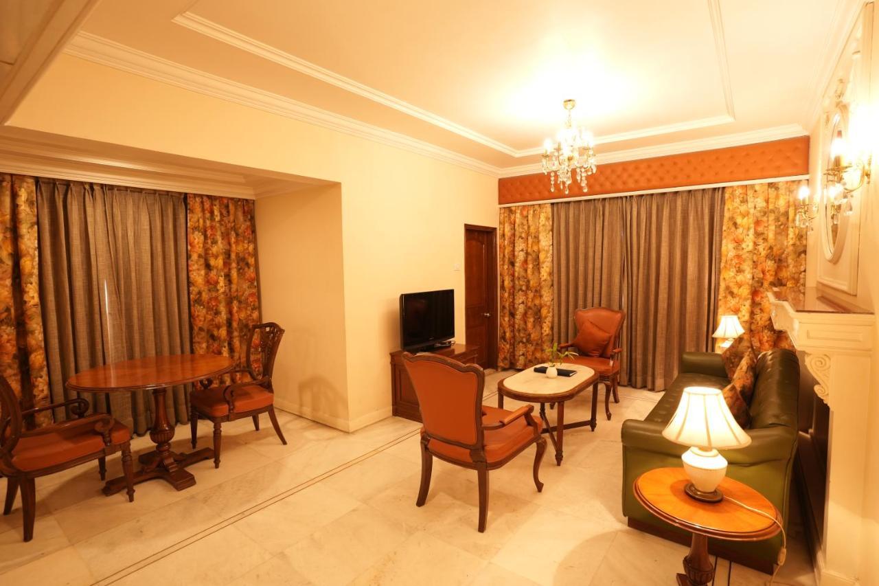 Hotel Hardeo Nagpur Exteriör bild