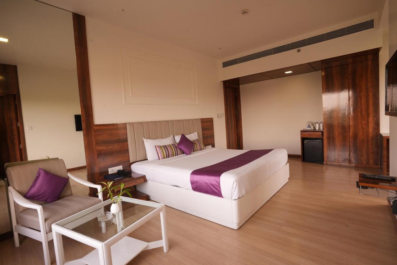 Hotel Hardeo Nagpur Exteriör bild