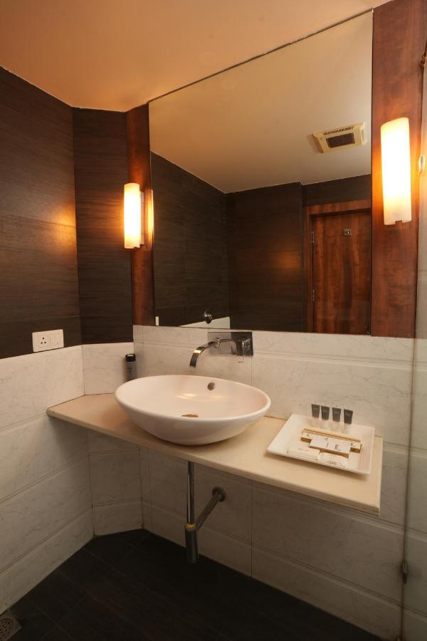 Hotel Hardeo Nagpur Exteriör bild