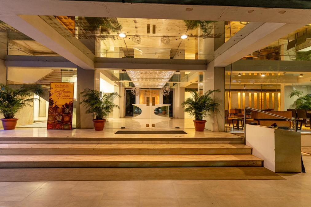 Hotel Hardeo Nagpur Exteriör bild