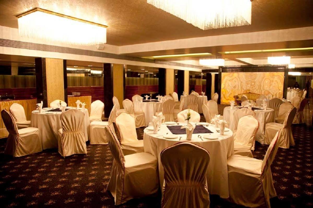 Hotel Hardeo Nagpur Exteriör bild